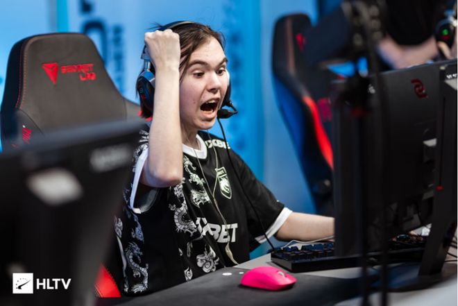 更默契的配 更默契的配